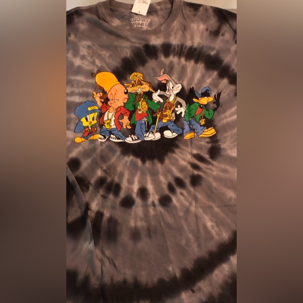 LOONEY TUNES TYE DYE GRAPHIC TEE SIZE: LARGE
